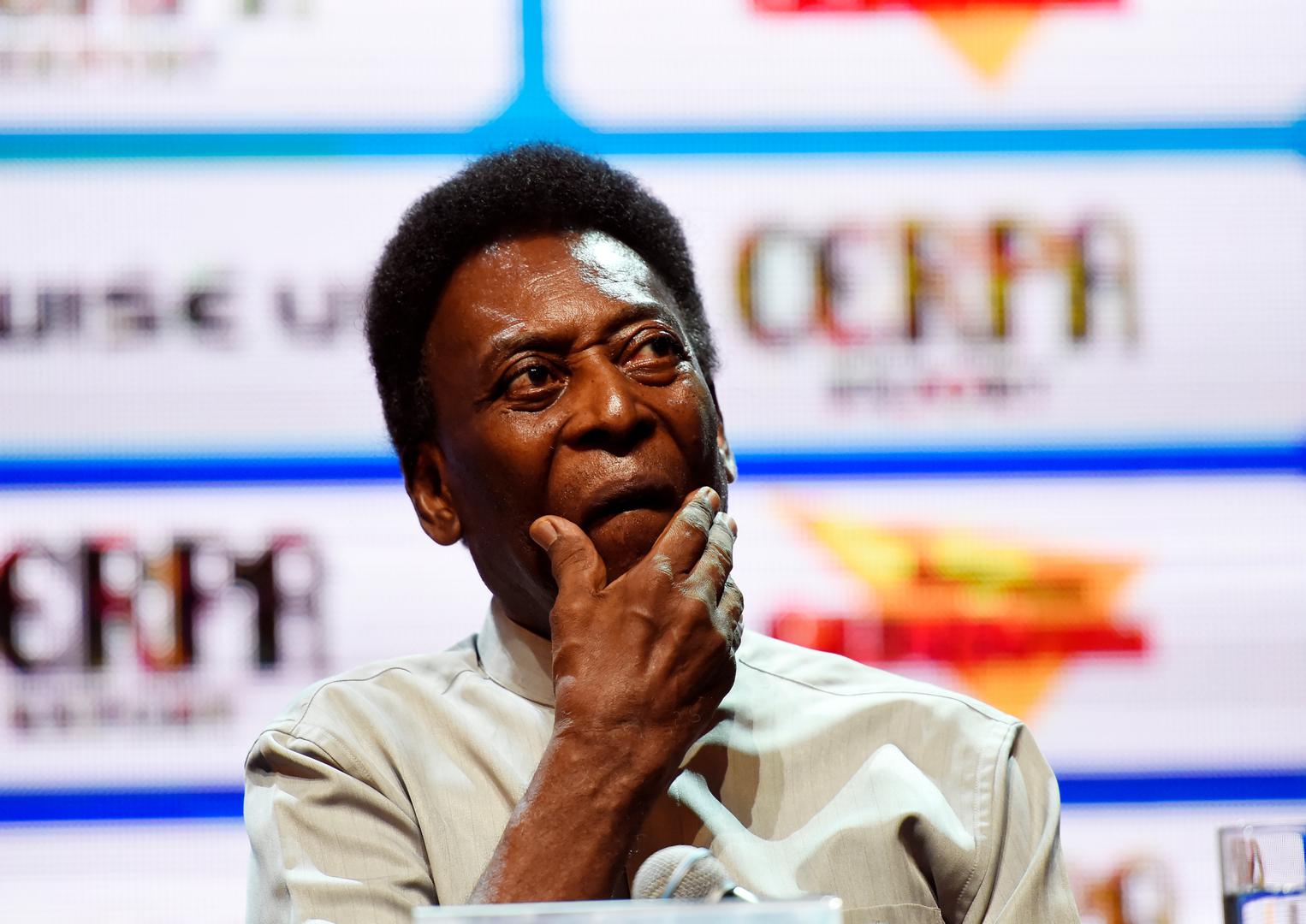 1. Pele: Pele se može smatrati jednim od najboljih nogometaša svih vremena, ali Brazilac je doživio rijedak pad forme u Santosu sredinom 1960-ih. Napadač je tada unajmio detektiva da mu pronađe stari dres i tjedan dana kasnije ona je vraćena – a njegova forma se odmah popravila. Ali, ono što je detektiv izostavio bila je činjenica da zapravo nije uspio u potrazi za tim dresom i umjesto toga dao je trostrukom pobjedniku Svjetskog kupa dres koji je koristio u prethodnoj utakmici. Ipak, legenda se vratila u formu i ponovno počela zabijati.