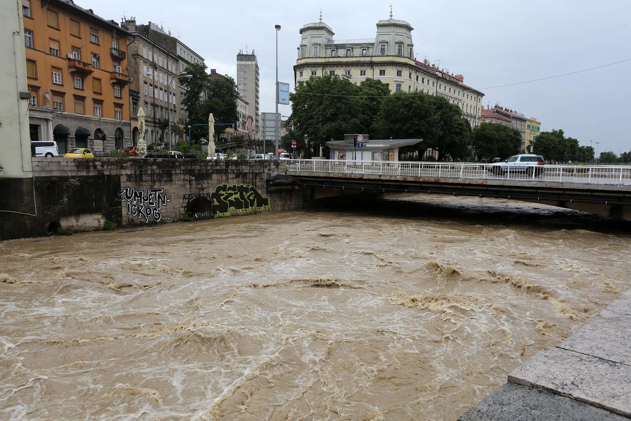 Rijeka: Zbog obilne kiše nabujala rijeka Rječina
