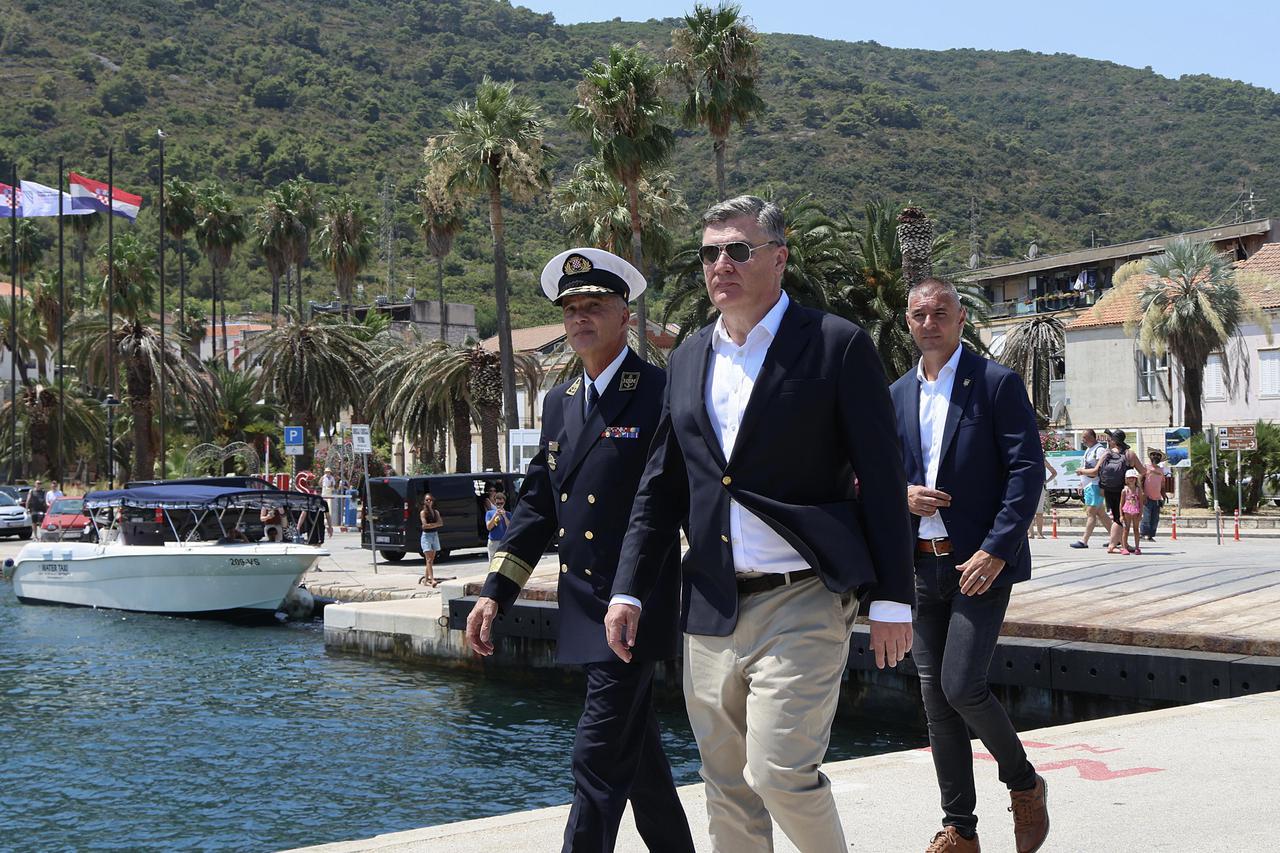 Vis: Zoran Milanović položio vijenac u more povodom 160. obljetnice Viškog boja
