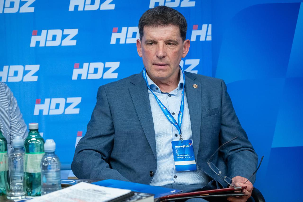 Zagreb: Tribina Zajednice utemeljitelja HDZ-a "Dr. Franjo Tuđman" na temu "Može li se Hrvatska sutra obraniti?"