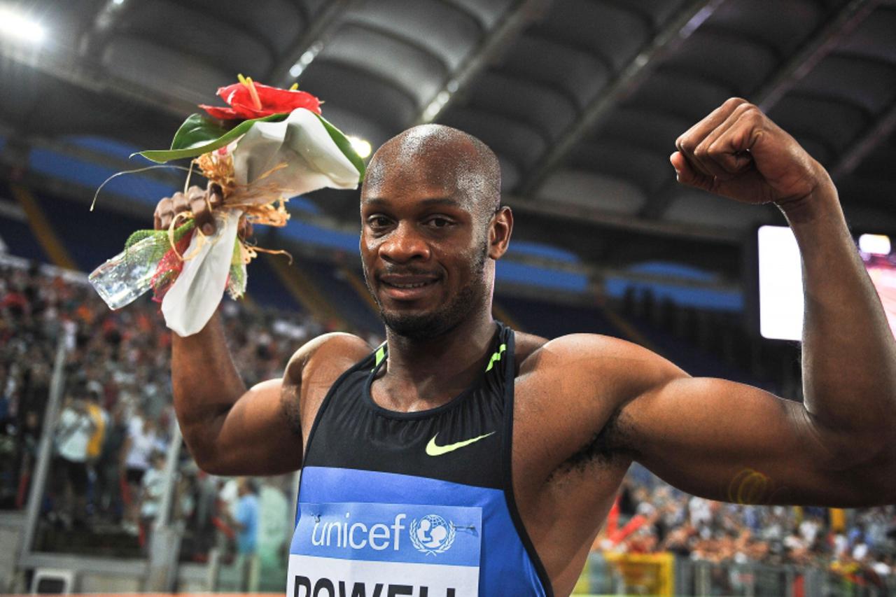 'Jamaica\'s Asafa Powell celebrates after winning the men\'s 100m race at the Athletics IAAF Golden Gala, in Rome on June 10, 2010. AFP PHOTO / ANDREAS SOLARO'