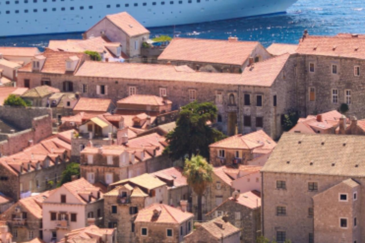 '12.08.2011., Dubrovnik - Pogled na Dubrovnik s padina Srdja. Prolazak putnickog broda Costa Fortuna ispred gradskih zidina. Photo: Grgo Jelavic/PIXSELL'