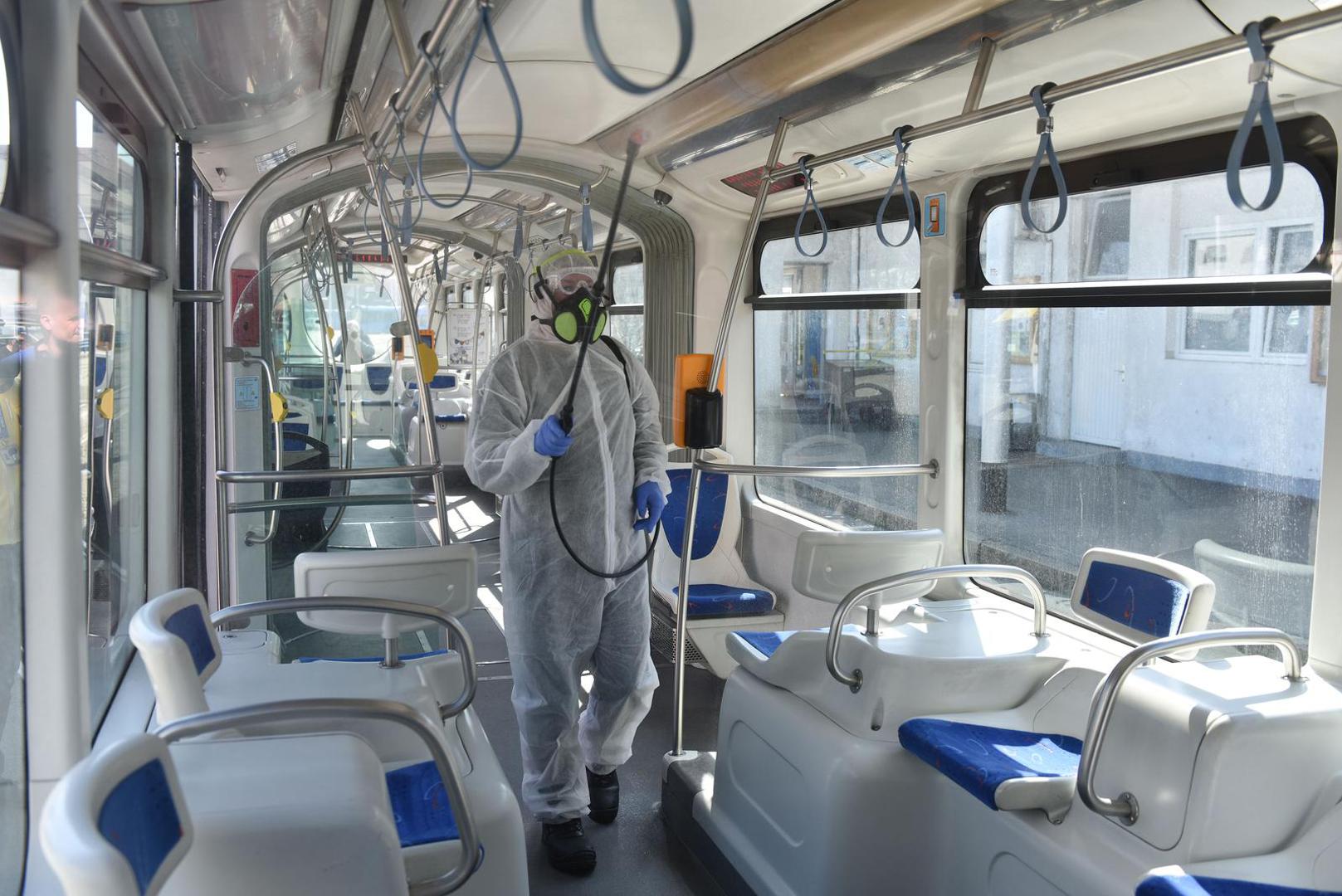 Otkazana su sva sportska natjecanja, treninzi i radionice, a vjerska okupljanja su privremeno zabranjena.