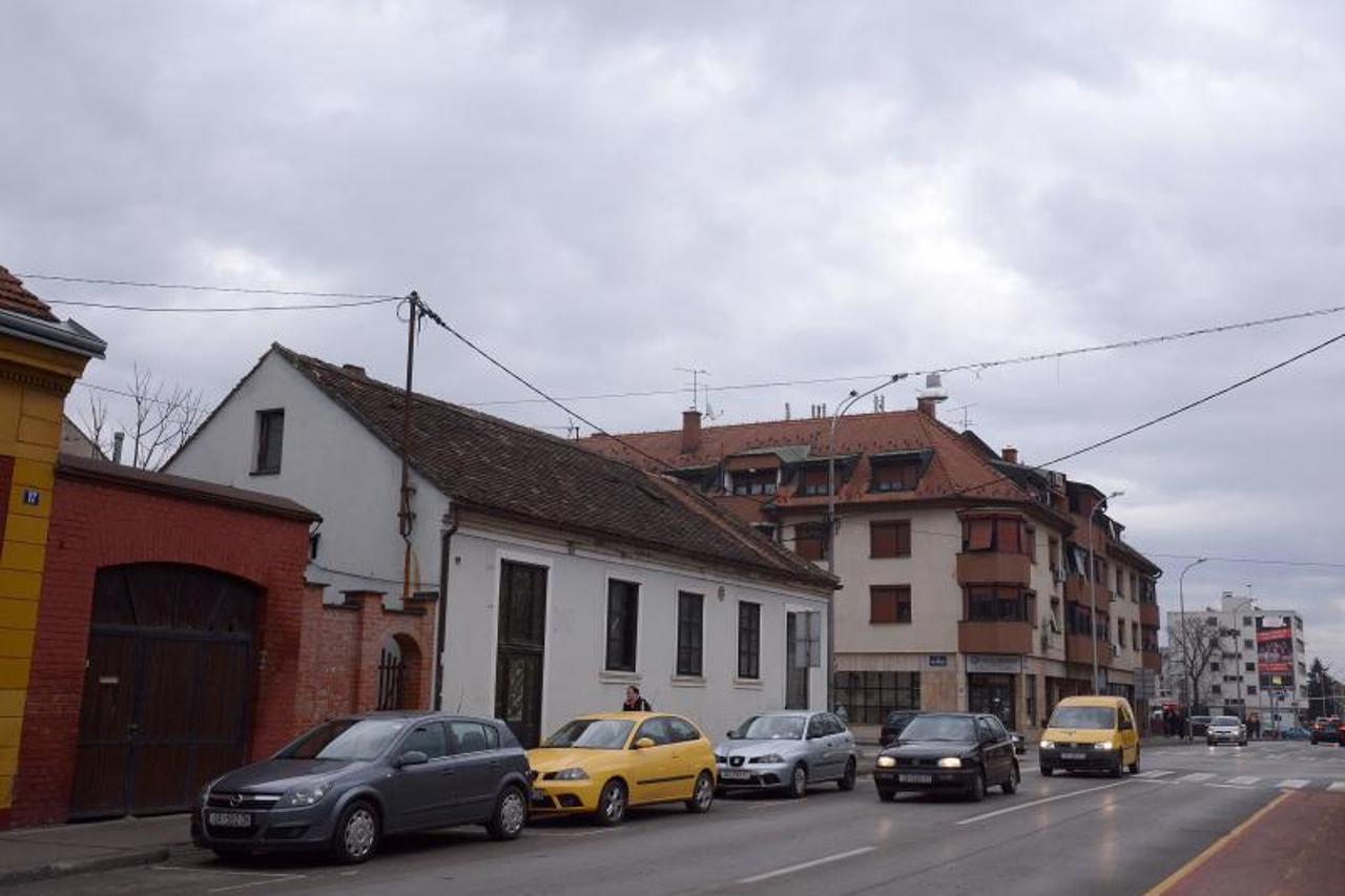 Automobili