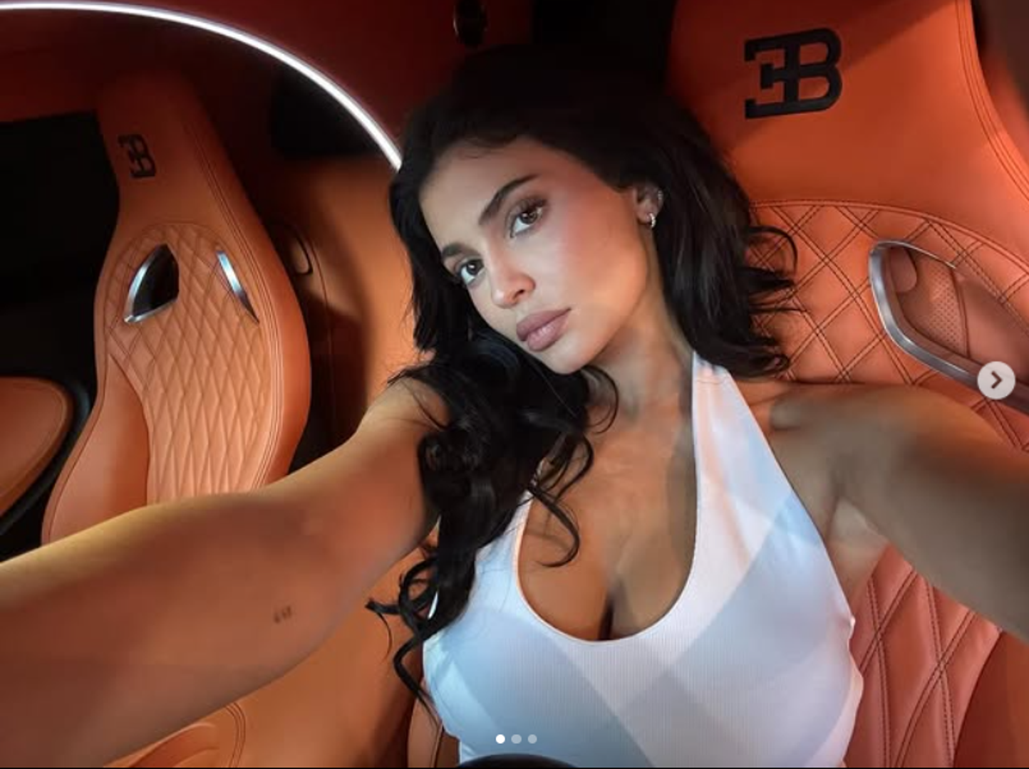 Njezina strast su i skupocjeni automobili, a kolekcija joj vrijedi više od šest milijuna dolara. 