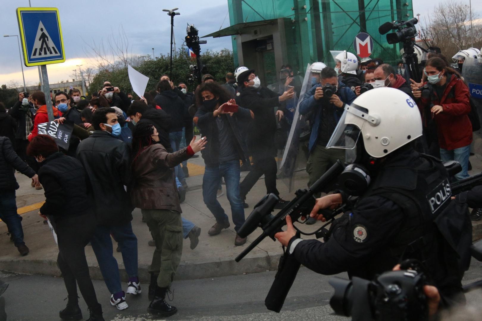 Riot Police Break Up Student Protest - Istanbul Thousands of riot police used rubber bullets, tear gas and batons on Tuesday to break up the latest in a series of demonstrations by students in Istanbul’s Kadikoy district, causing injuries to dozens of protesters. Over the past month students and academics at Bogazici University have been protesting against the appointment of a new rector, Melih Bulu, who was given the post on January 1 by President Recep Tayyip Erdogan. Istanbul, Turkey, February 2, 2021. Photo by Depo Photos/ABACAPRESS.COM Depo Photos/ABACA /PIXSELL