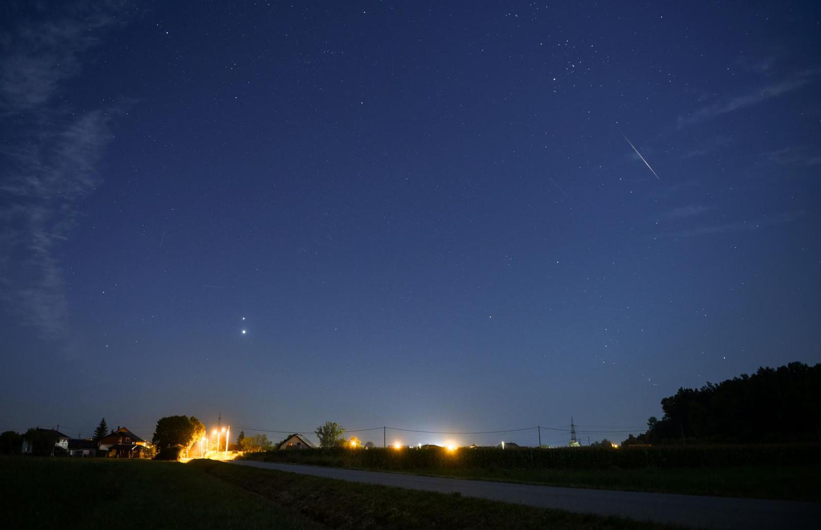 Svake godine između 17. srpnja i 24. kolovoza, na nebu se može vidjeti "kiša" meteora koja se još naziva i "zvijezdama padalicama" ili "nebeskim krijesnicama", a vrhunac njihovih aktivnosti ove je godine bio u noći s 12. na 13. kolovoza.

