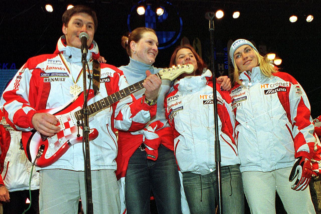 Arhivske fotografije dočeka Janice i Ivice Kostelića sa Svjetskog prvenstva na kojemu se prije 20 godina okupilo oko 100.000 ljudi