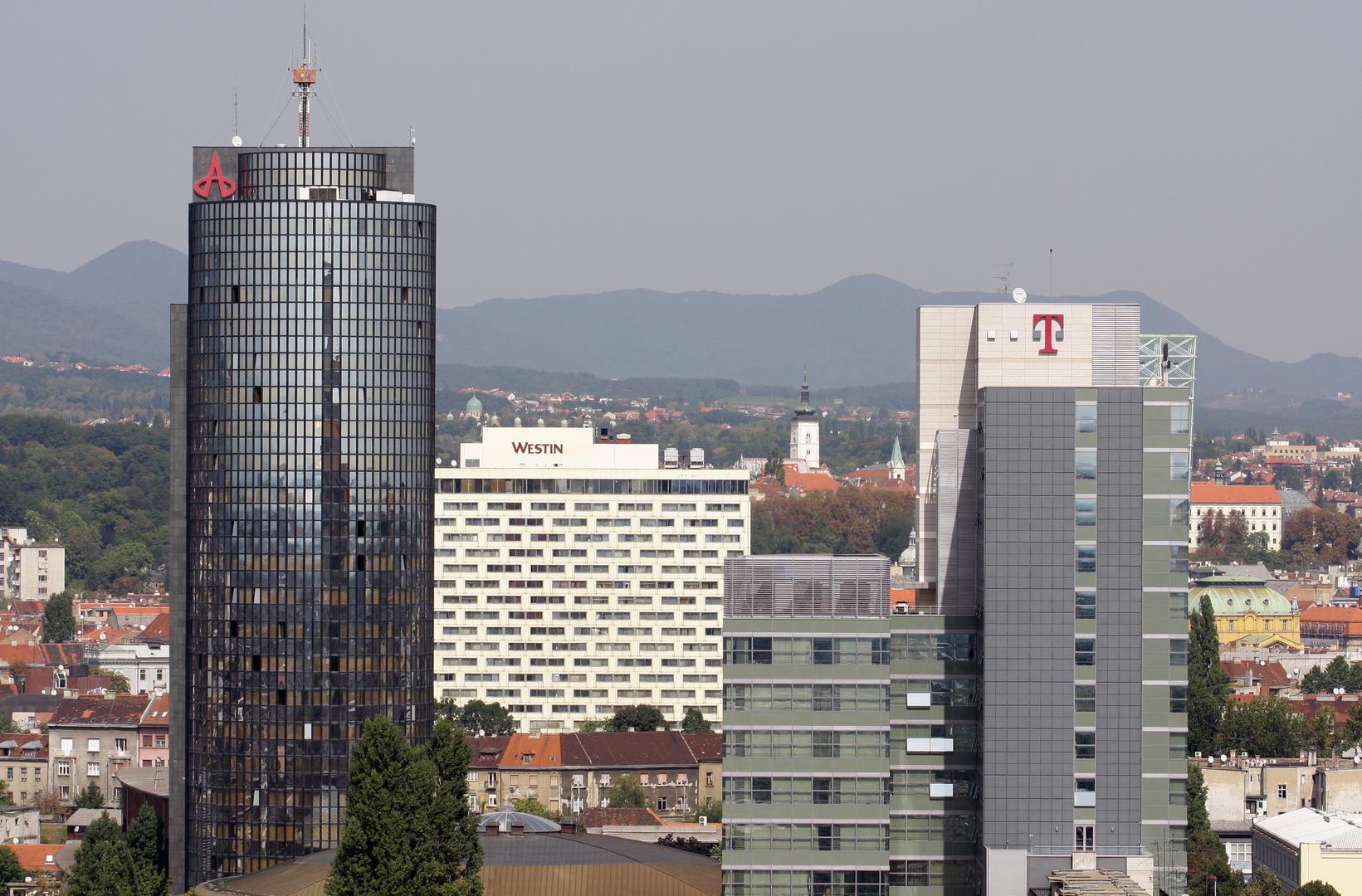 No, već se govori da su i još neki bivši članovi uprave, koji su bili i povezani s nekom od Agrokorovih tvrtki, također biti spremni na suradnju u predstojećoj istrazi, koja bi mogla, prema najavama, krenuti vrlo brzo. U nastavku pogledajte tko je činio Upravu Agrokora...