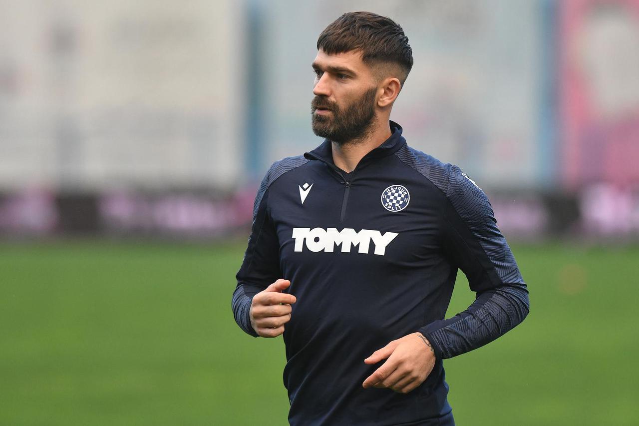 Koprivnica: Zagrijavanje igrača uoči utakmice NK Slaven Belupo i HNK Hajduk 