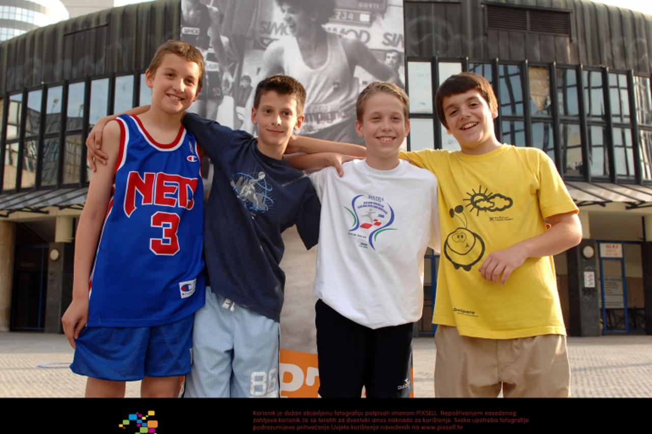 '18.05.2009.Zagreb - Plato ispred muzeja Drazena Petrovica.Dan muzeja - klinci se natjecu u sutiranju trica. Photo:Marko Prpic/Vecernji list'