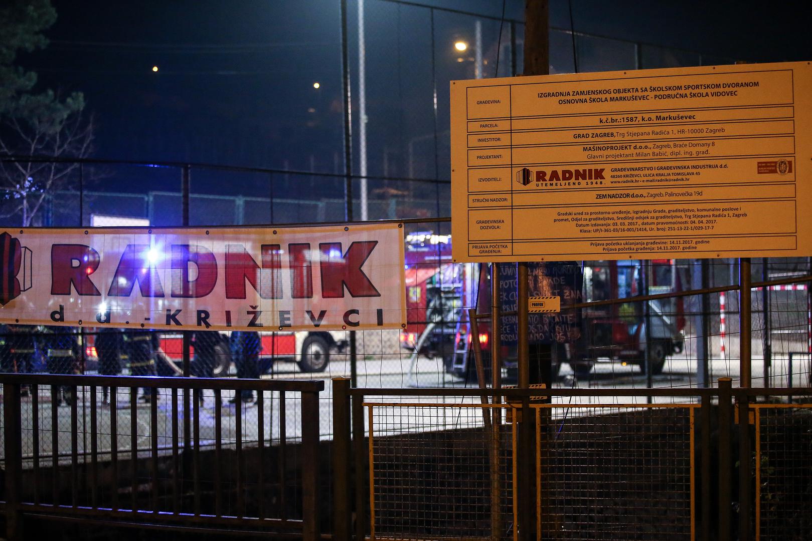 Prema neslužbenim informacijama, zapalio se
građevinski materijal koji je zbog "friških" radova stajao u dvorištu
škole.