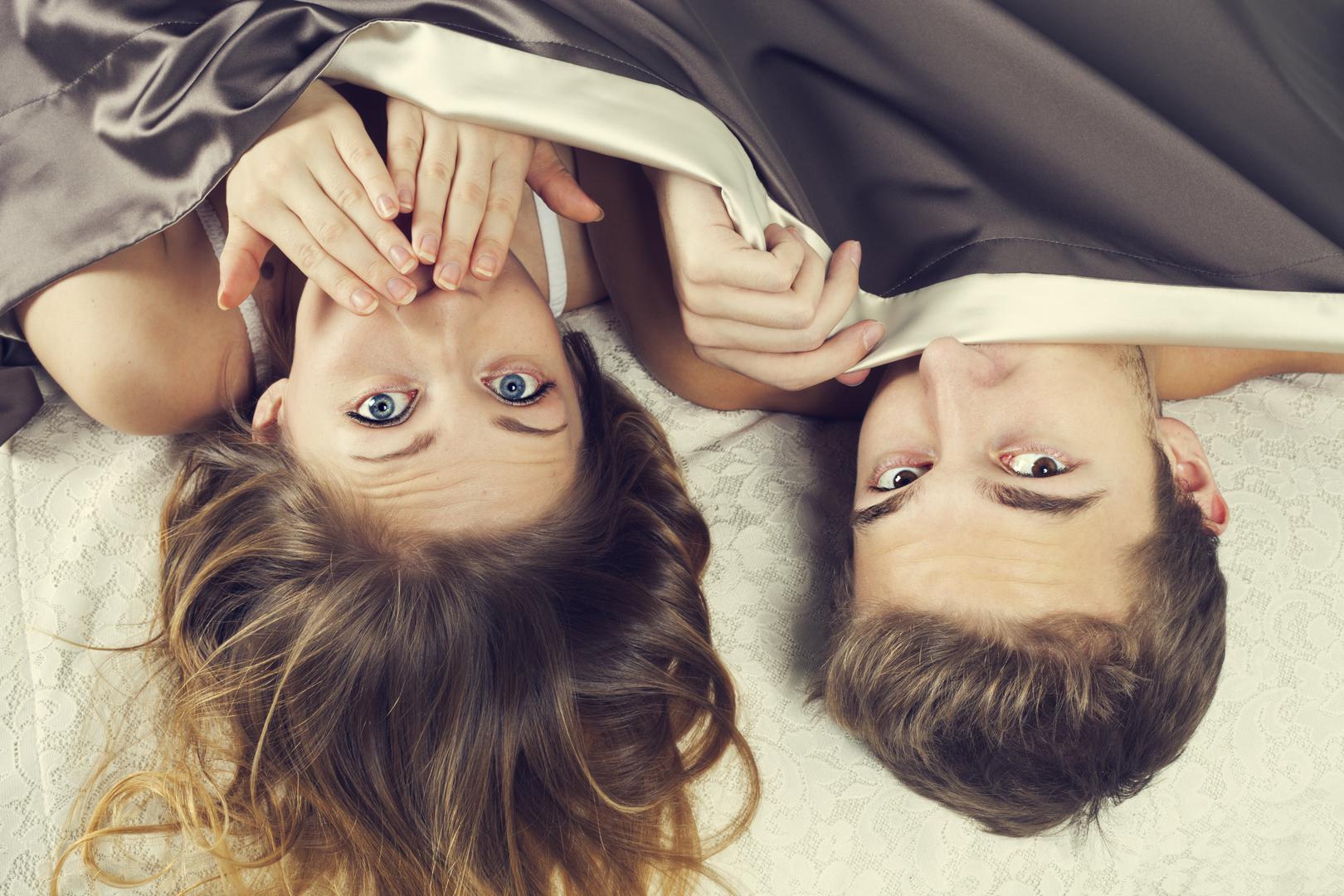 ‘Iako je proširenje našeg izbora trebalo biti inkluzivno, mnogi moji klijenti generacije Z osjećaju pritisak da rano odaberu svoj put i drže ga se umjesto da istinski istražuju tko su i što žele’, dodala je Efron. Rekla je i da je morala pomoći svojim klijentima da shvate da nema određenog roka. ‘Često čujem, 'Ne znam što sam', misleći na seksualne preferencije’, objašnjava, ‘Na to jednostavno pitam: ‘Zašto trebate znati baš u ovom trenutku?’. 