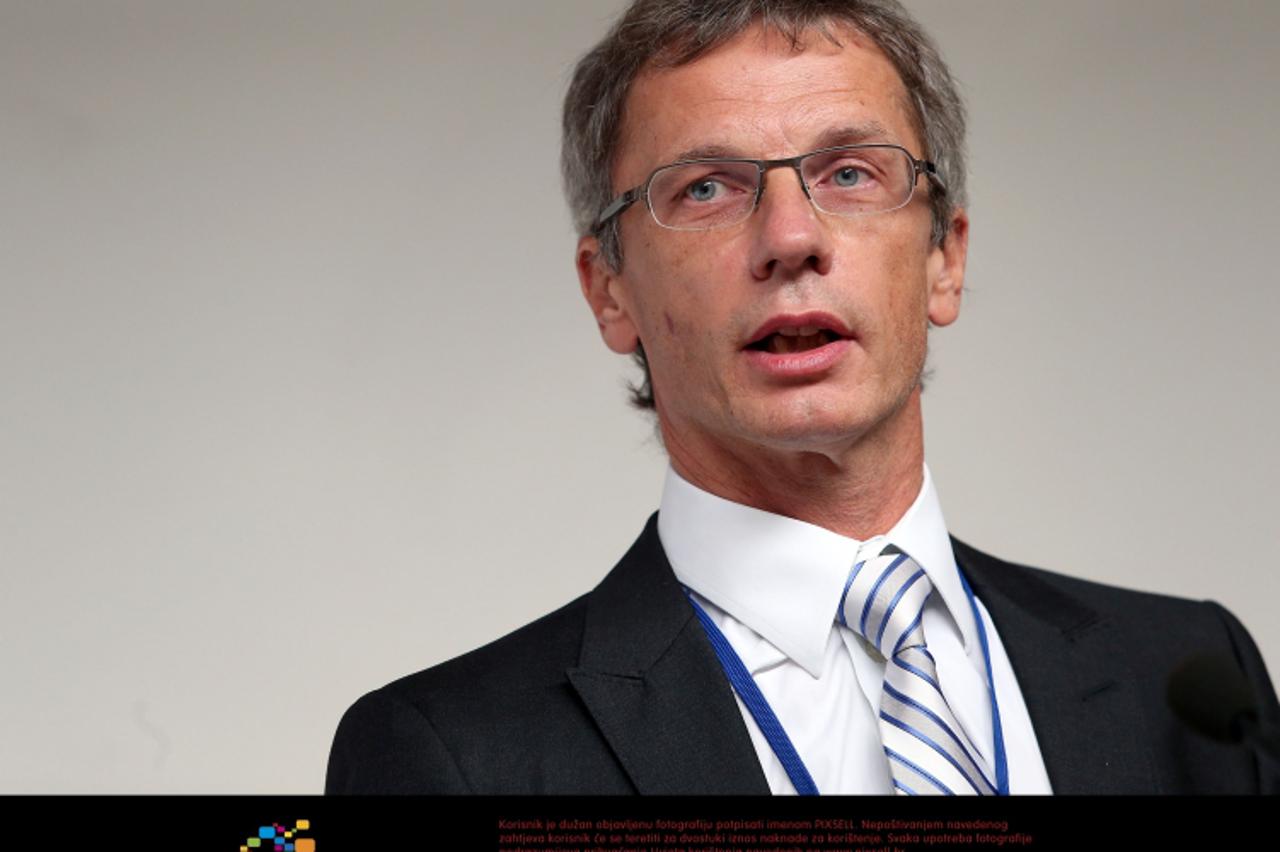 '26.10.2012., Zagreb - Godisnja ekonomska konferencija 2012. na Ekonomskom fakultetu. Konferenciju je otvorio dekan Tonci Lazibat i najavio predavanja Ive Josipovica, Borisa Vujcica, Borisa Cote.... P