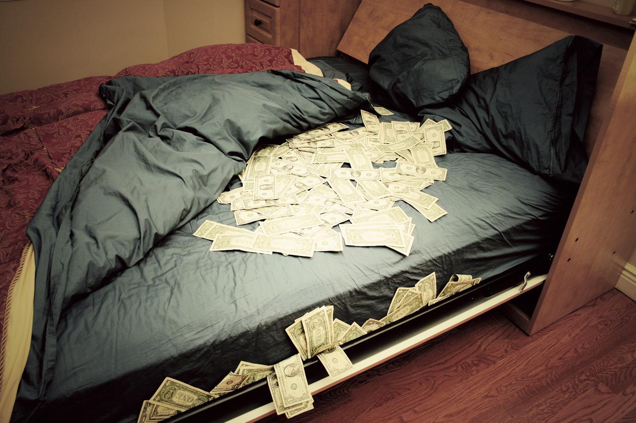 Novac na krevetu