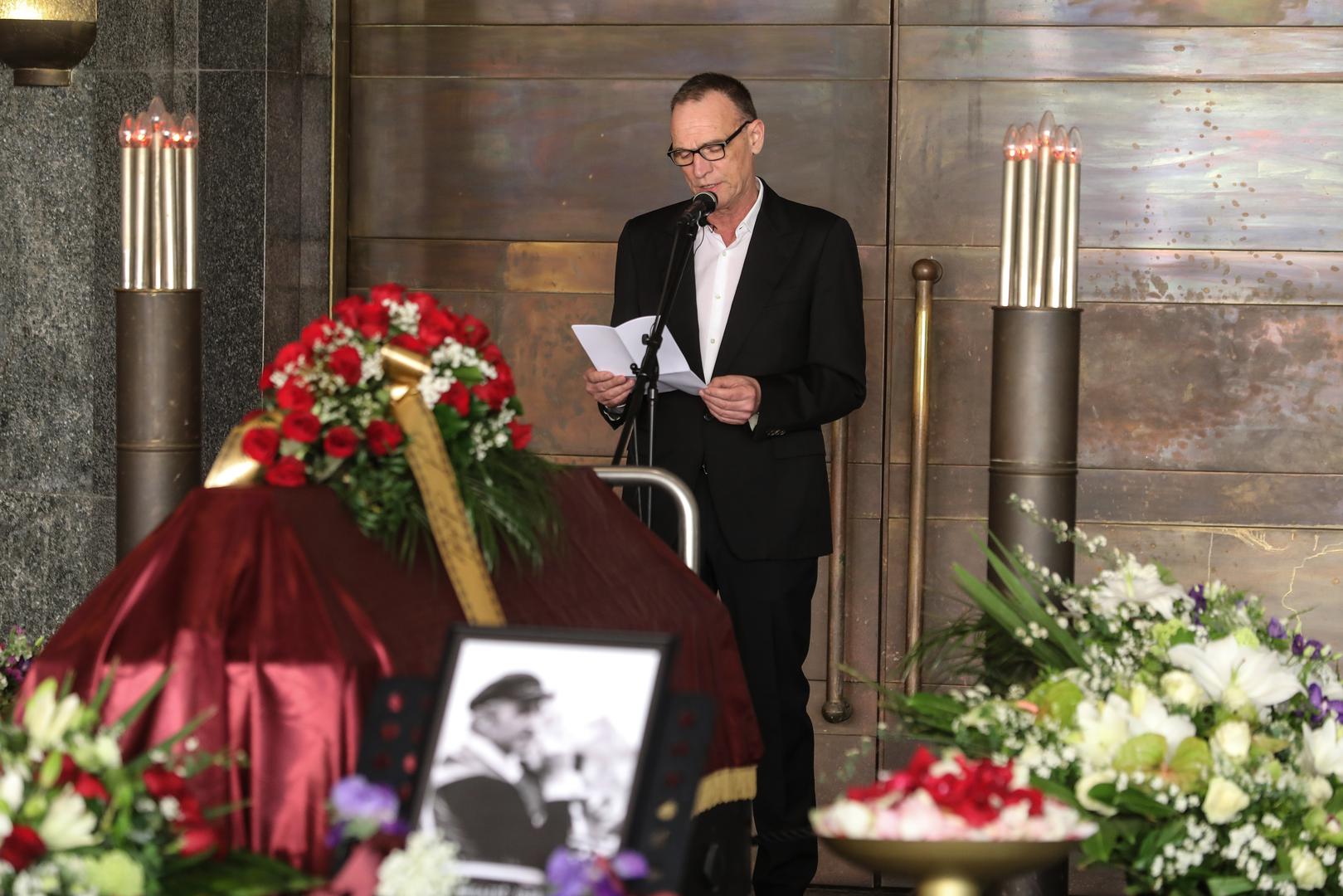 Vinko Brešan održao je i govor na ispraćaju redatelja Veljka Bulajića