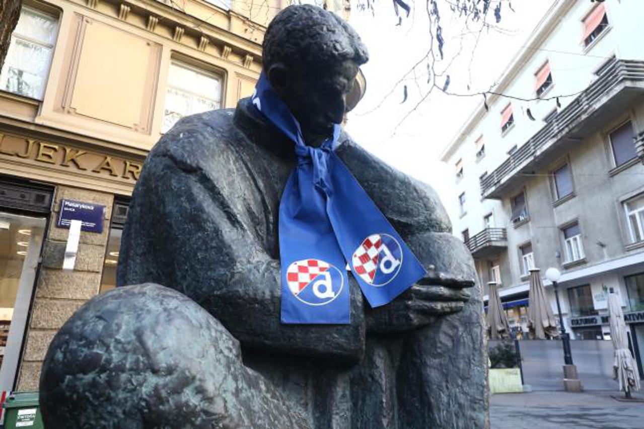 Nikola Tesla spomenik