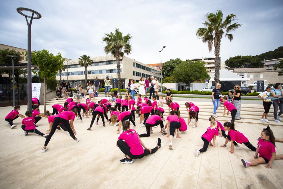 Više od 500 sportaša u Dubrovniku, Splitu i Zadru napravili gimnastičku špagu dugu 680 metara!