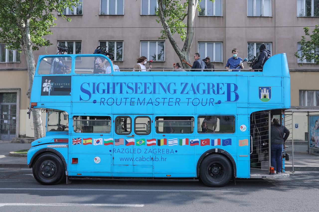 Filmmusicorkestar za Zagrepčane svirao s krova turističkog autobusa