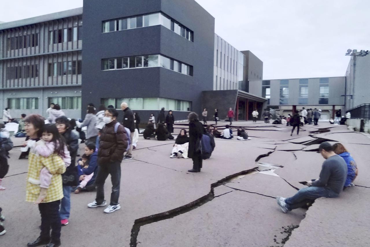 Potres od 7,6 pogodio Japan, izdano upozorenje za tsunami