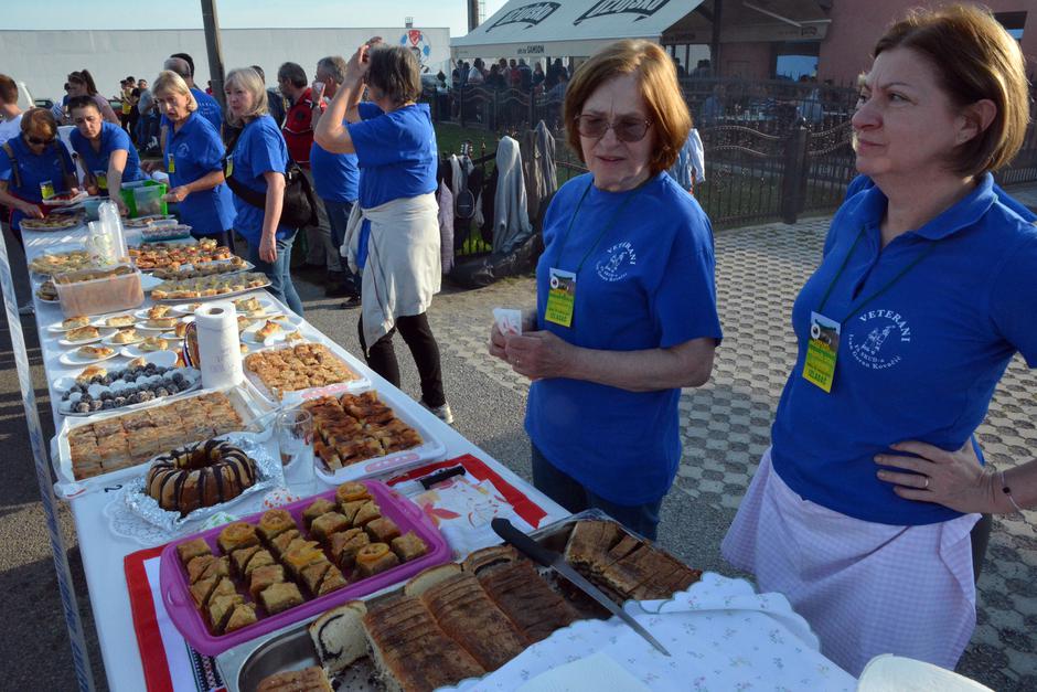 Velika: Gastro-manifestacija "Najduži stol u Hrvata"