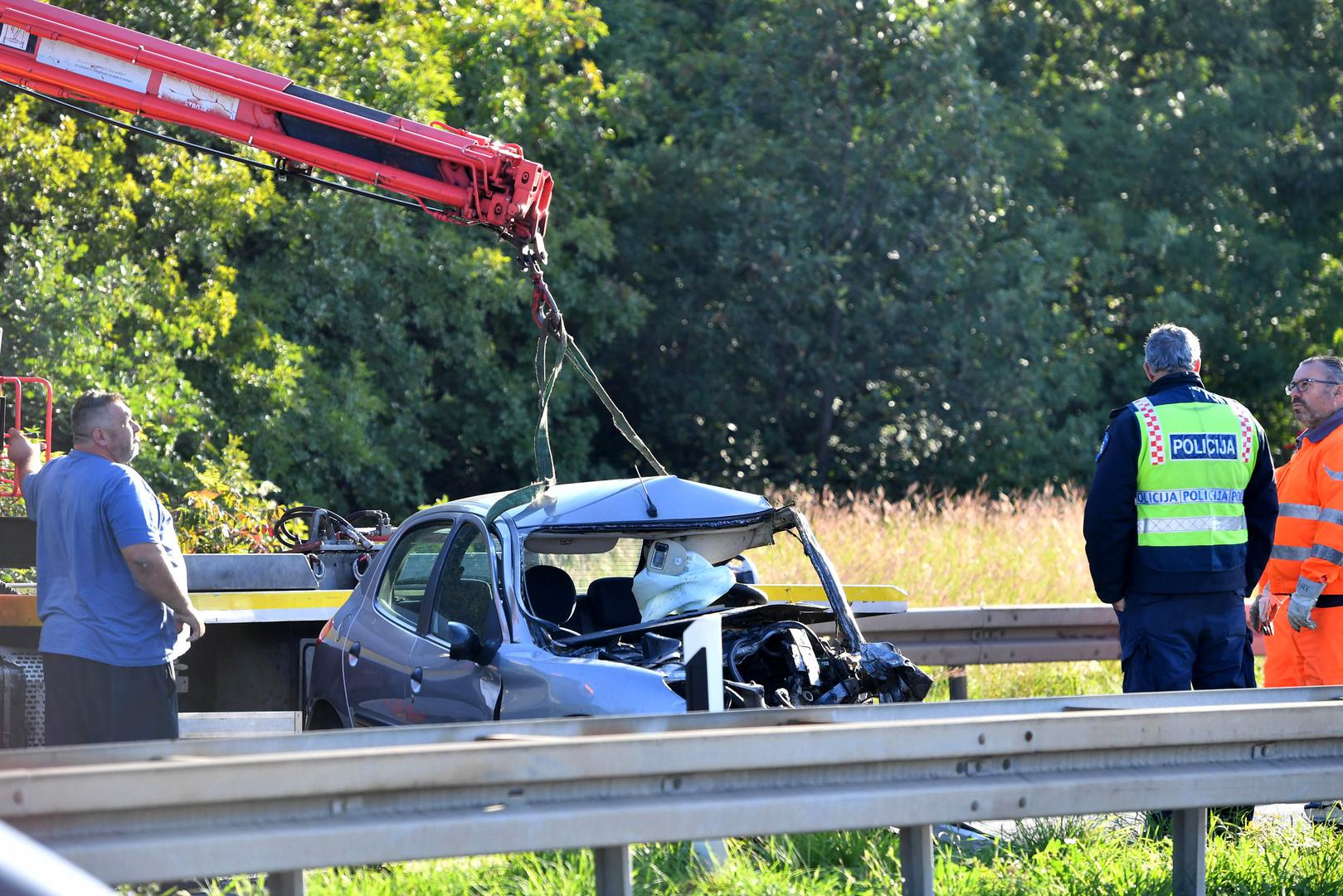 Iz Hrvatskog autokluba izvijestili su da je promet na dijelu autoceste A7 između čvorova Rijeka zapad i Učka u smjeru Rupe privremeno obustavljen zbog očevida i uklanjanja posljedica nesreće.