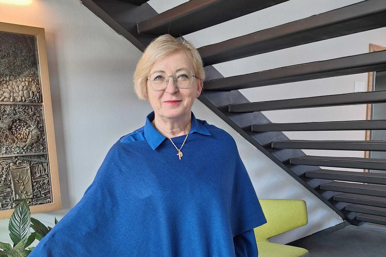 Dr. Silvestra Kolega