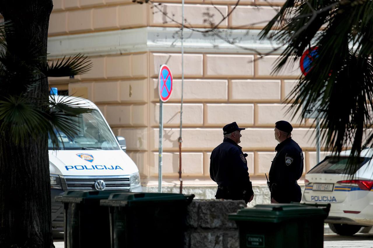 Policajci, policija