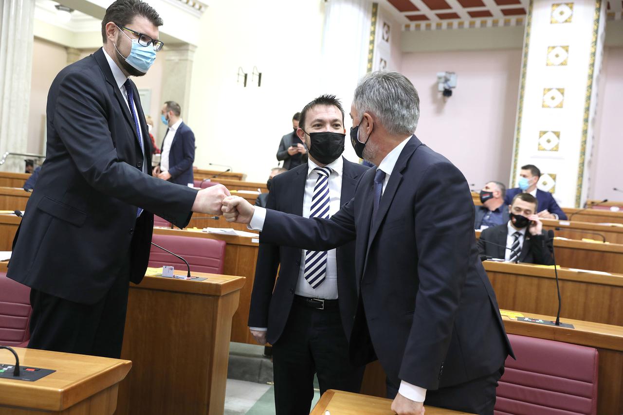 Zagreb: Okupljanje zastupnika u sabornici prije glasovanja o proračunu