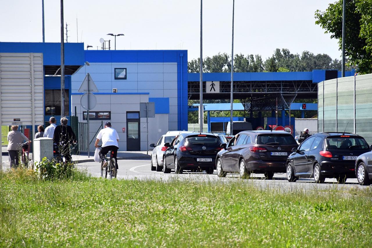 Kolone vozila na graničnom prijelazu s BiH u Slavonskom Brodu