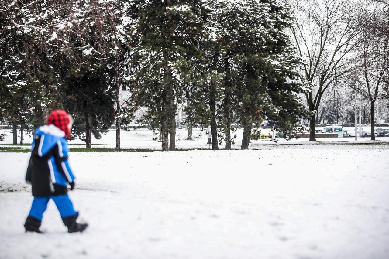 Snijeg zabijelio Zagreb