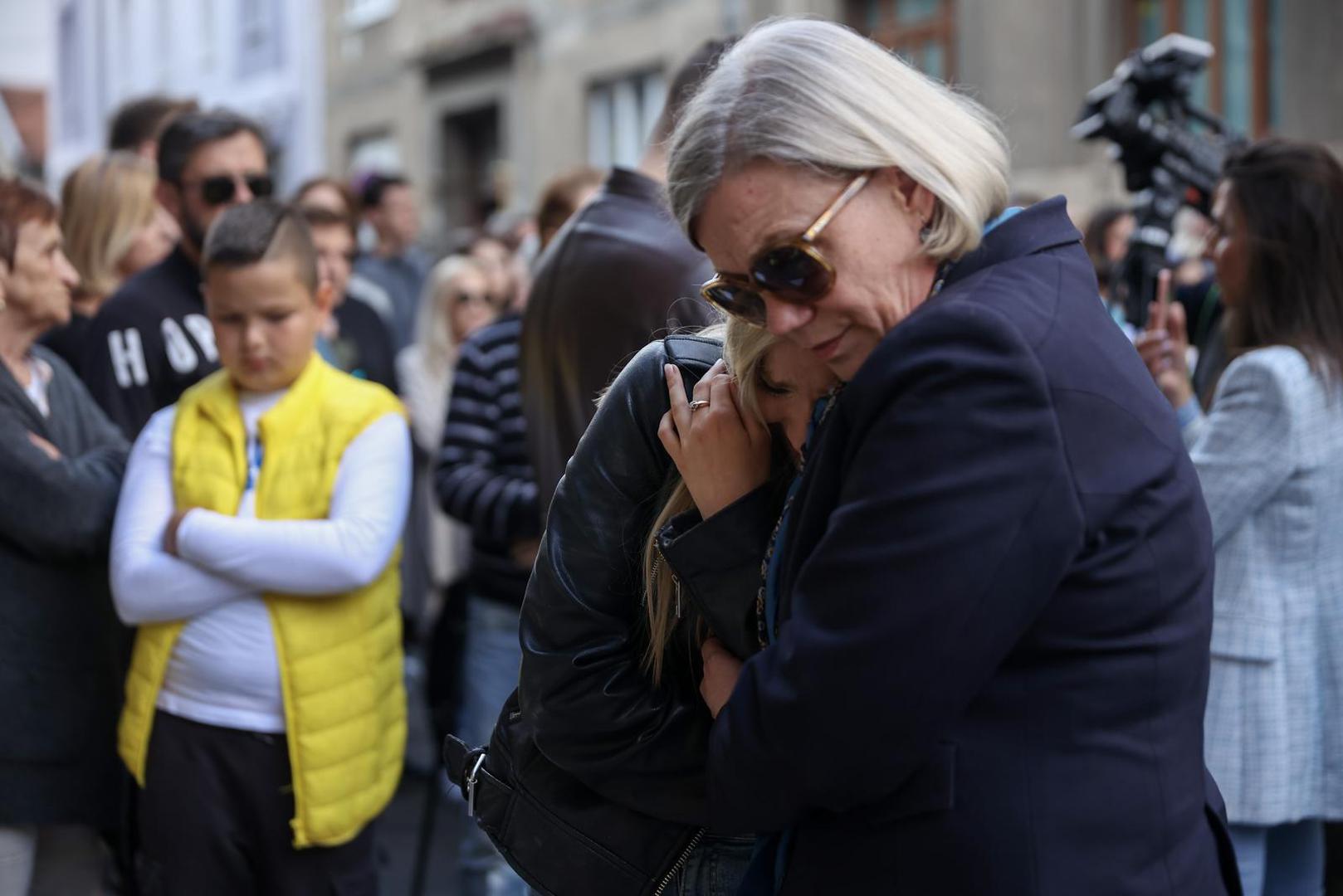 28.05.2023., Sarajevo, Bosna i Hercegovina - Nakon sto je u petak navecer u tragicnoj saobracajnoj nesreci ubijena mlada doktorica Azra Spahic, gradjani Sarajeva su odlucili odati joj pocast prosvjednim okupljanjem na mjestu nesrece. Photo: Armin Durgut/PIXSELL