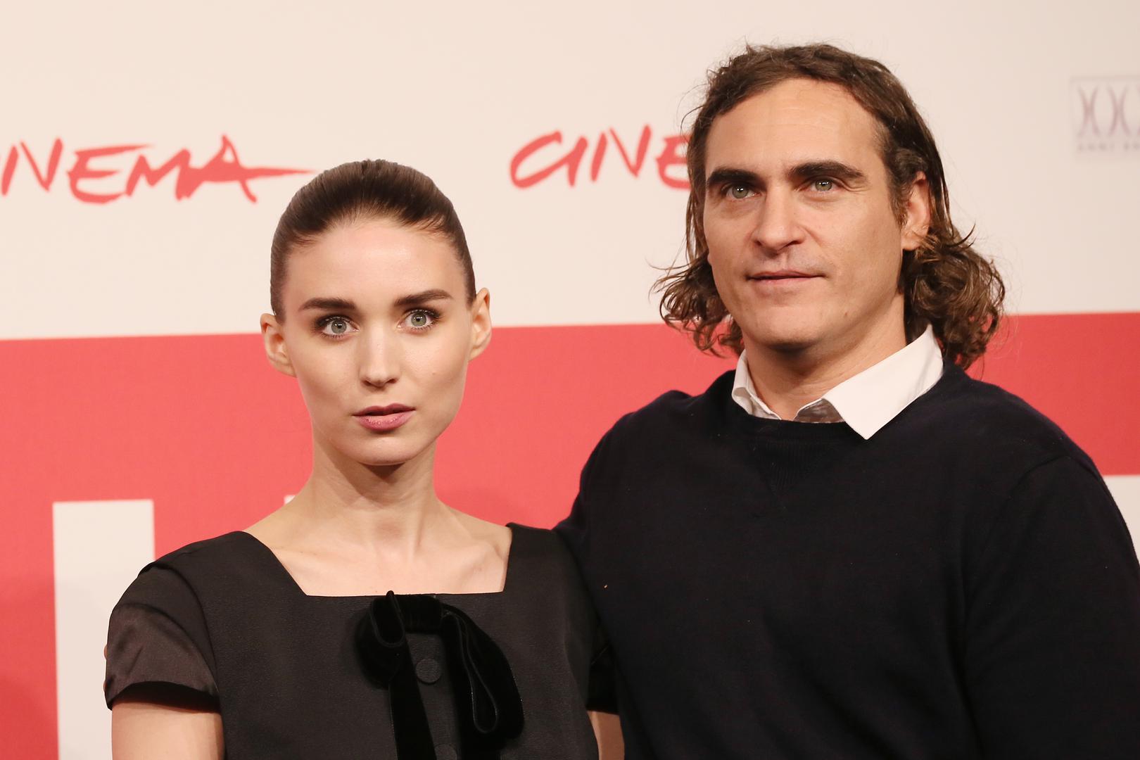 Joaquin i Rooney zbilja uspješno drže svoju privatnost podalje od očiju javnosti, a da su zajedno saznalo se tijekom filmskog festivala  u Cannesu 2017. godine. 