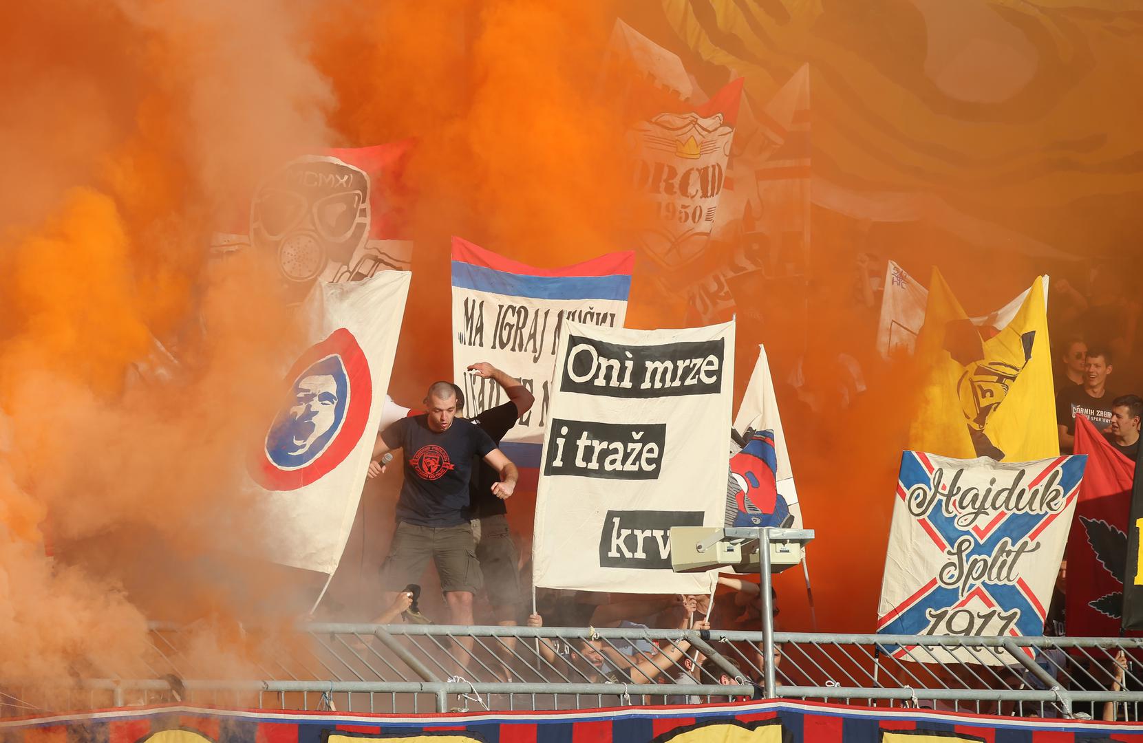 Torcida je proslavila 69. rođendan, a to su upotpunili sjajnom koreografijom.

