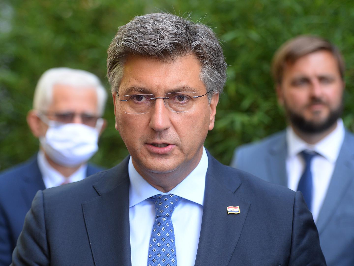 HDZ ističe i današnju političku snagu stranke. Navode kako njihovi dužnosnici upravljaju u 15 županija i gotovo polovici hrvatskih gradova i općina, dok HDZ ima i šest od 12 hrvatskih zastupnika u Europskom parlamentu.