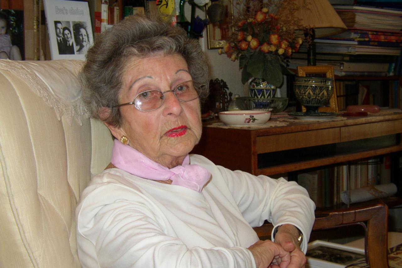 'eva-nahir11_nnn_unu_050512'