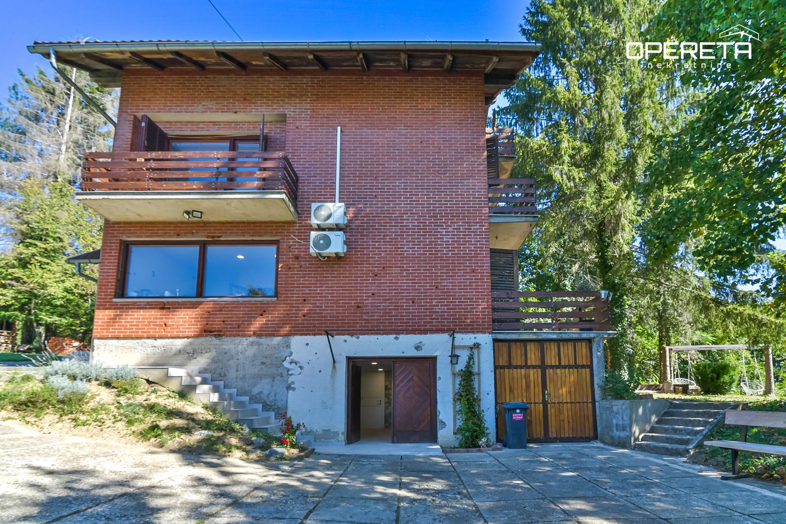 Zbog svog rasporeda, lokacije i dodatnih sadržaja, kuća je pogodna i za obiteljski život i kao investicija za turistički najam ili kuću za odmor.