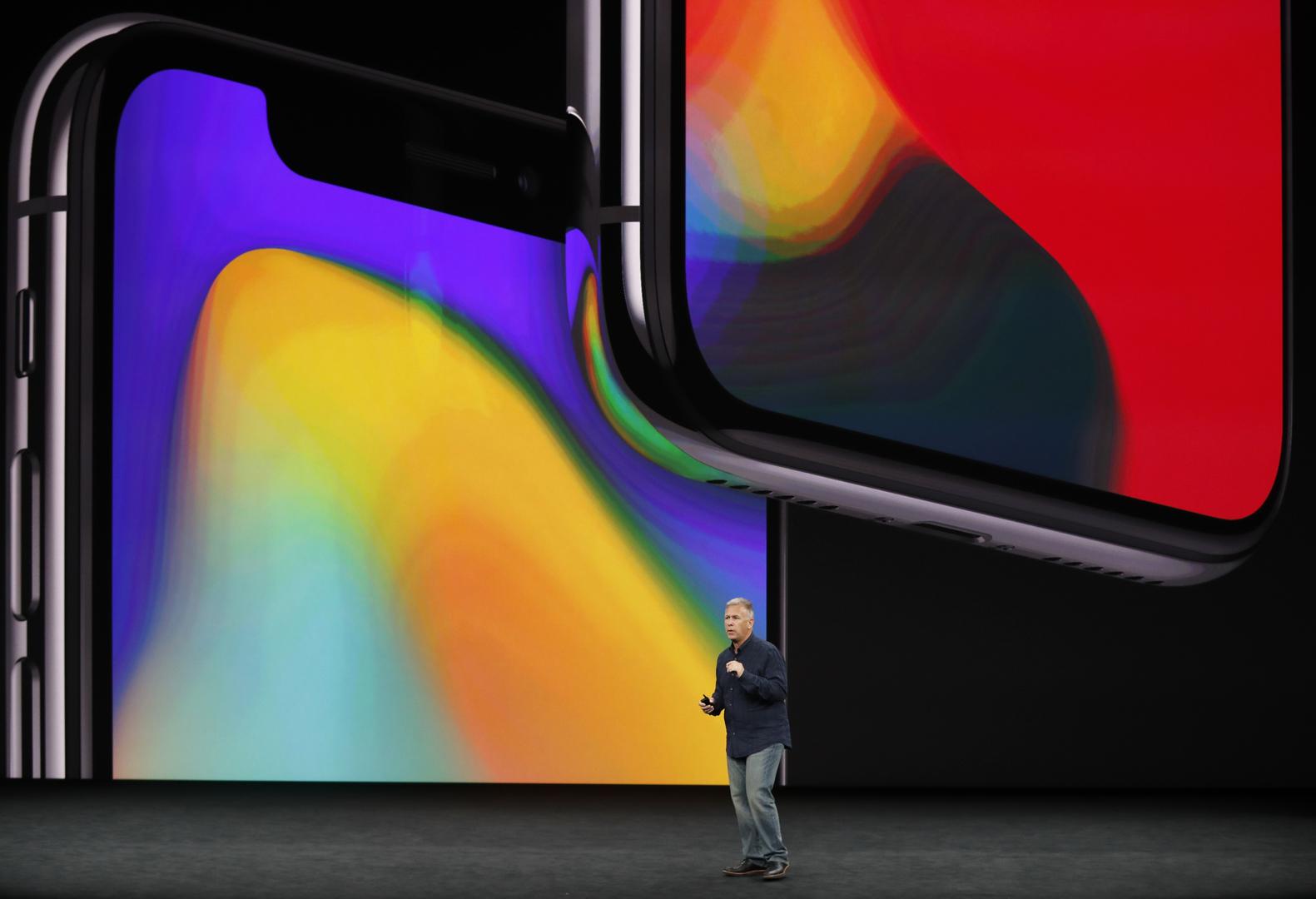 Specifikacije i druge tehnologije

Prijavili su i patent kojim bi iPhone sam izbacivao vodu kroz otvore za zvučnike.

Ima govora i o senzoru koji bi analizirao zrak ili tekućinu. Tako bi primjerice mogli biti upozoreni na opasne plinove.