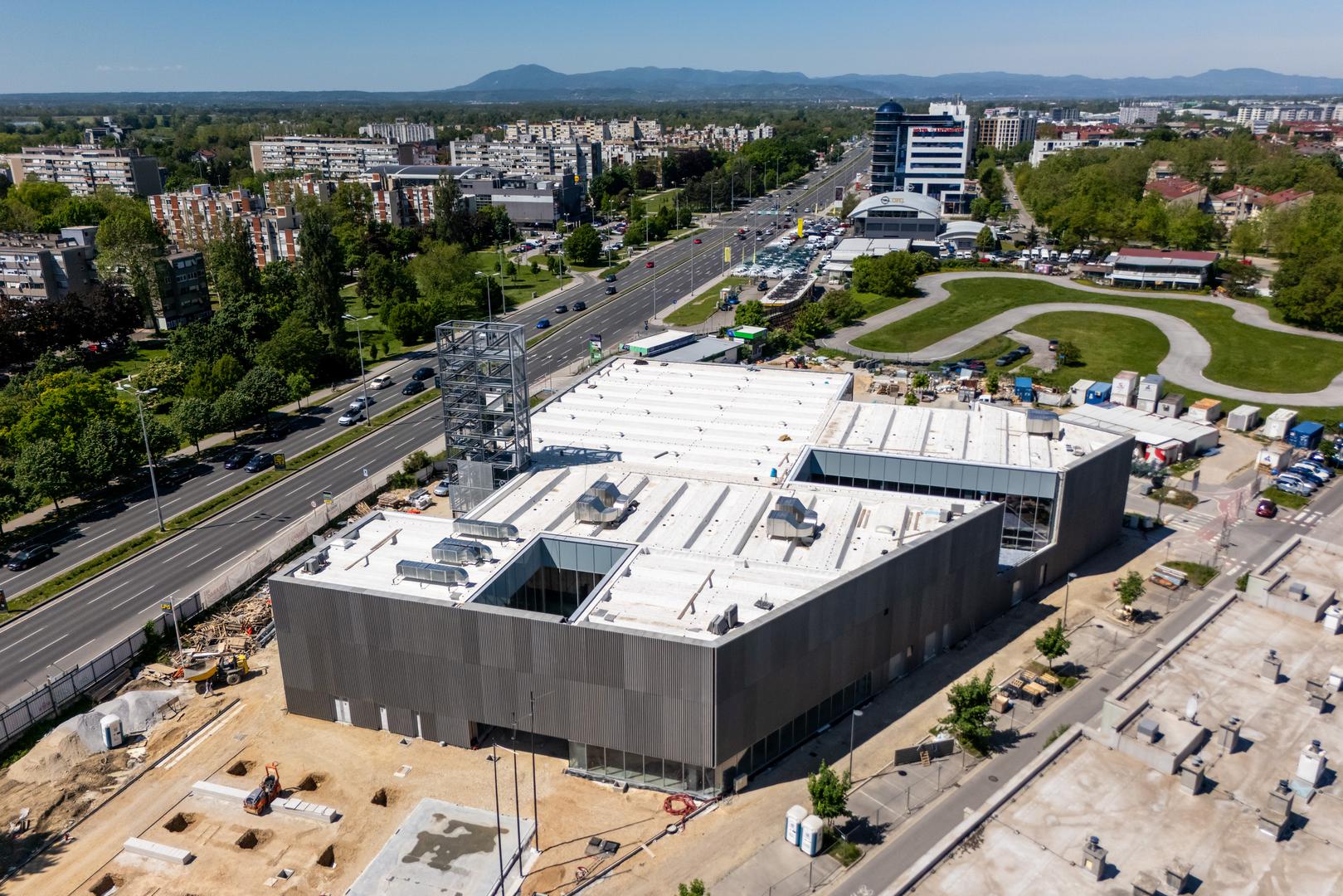 Projekt je to dio šireg ulaganja Grada Zagreba u sportsku infrastrukturu i dostupnost sportskih sadržaja u kvartovima izvan užeg centra grada.