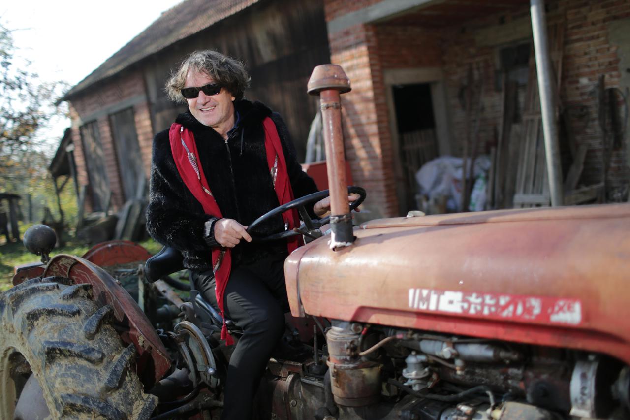 03.11.2015., Cabraji, Krizevci - Goran Bregovic u obilasku sv. Petra  Cvrstec, sela njegova oca. Photo: Grgur Zucko/PIXSELL