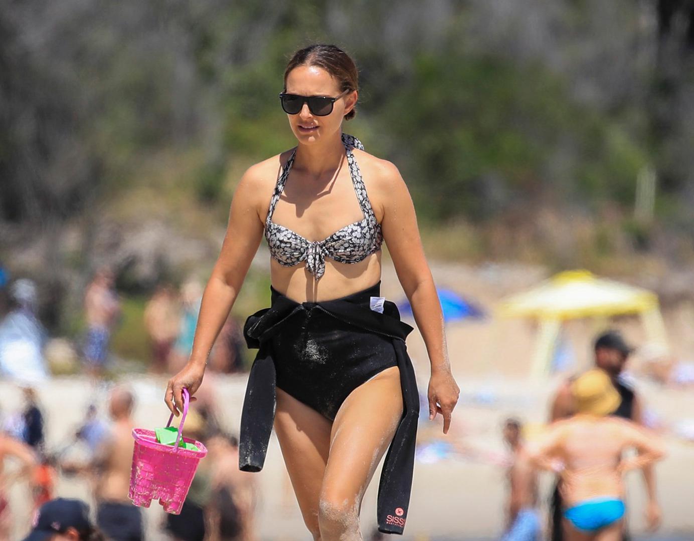 Oskarovka Natalie Portman s kćerkicom Amalijom uživala je na australskoj plaži Byron Bay. 