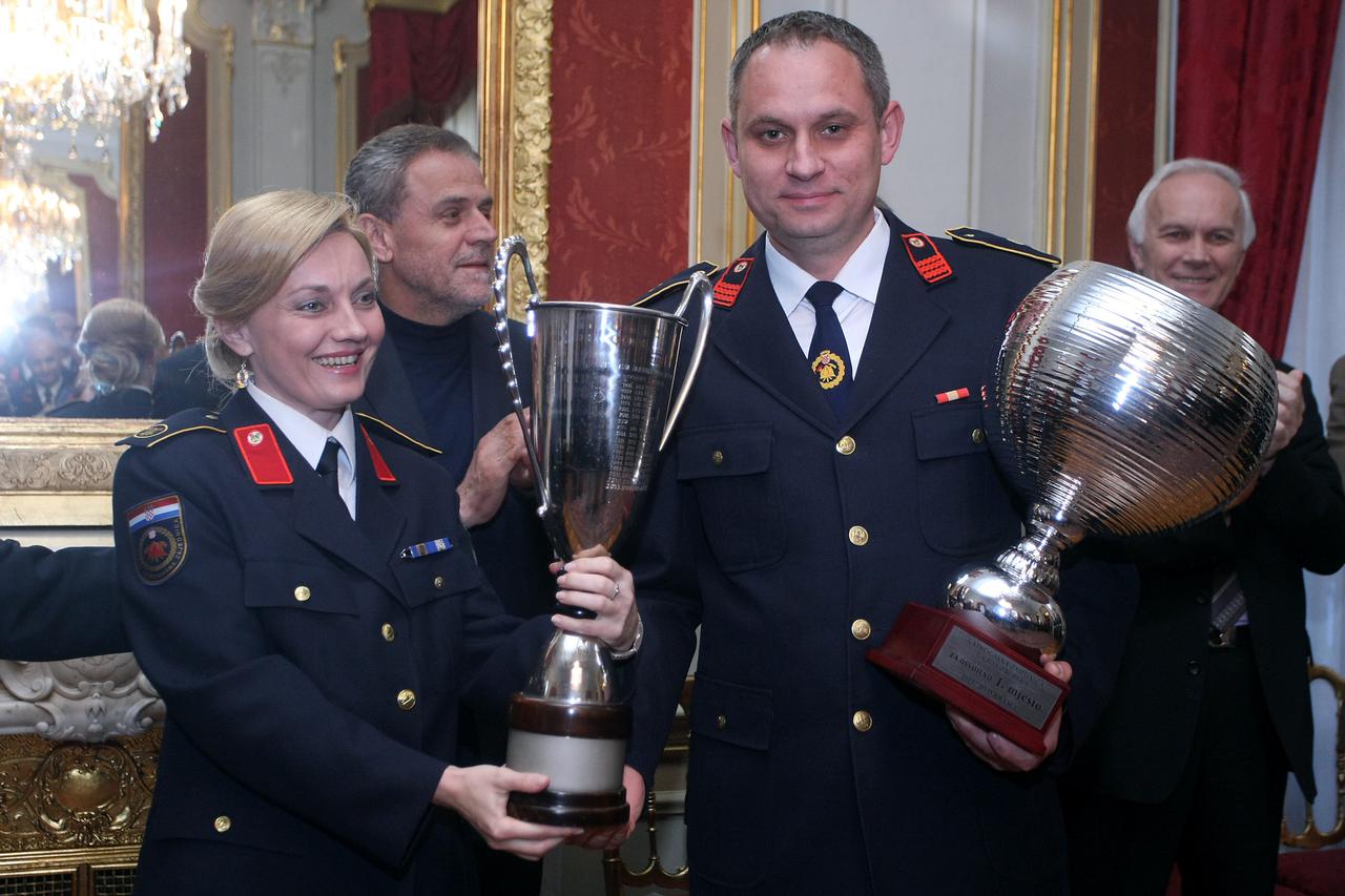 04.05.2014., Zagreb - Palaca Dverce, gradonacelnik Milan Bandic primio je predstavnike Vatrogasne zajednice povodom Dana vatrogasaca i dana Svetog Florijana.  Photo: Luka Stanzl/PIXSELL