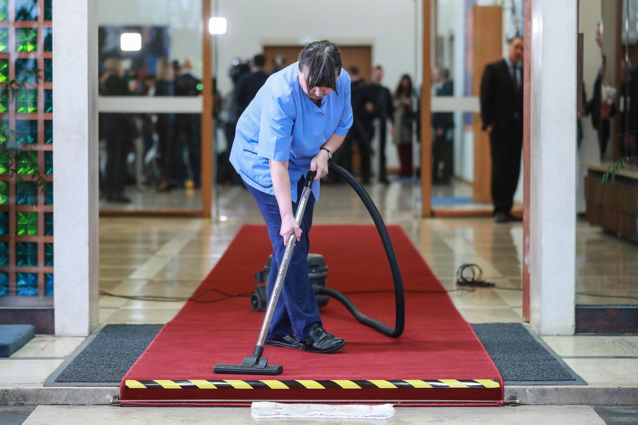 Zaljubljeni parovi u šetnji Osijekom