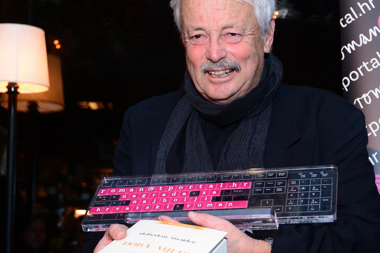 slobodan Šnajder prima nagradu tportala