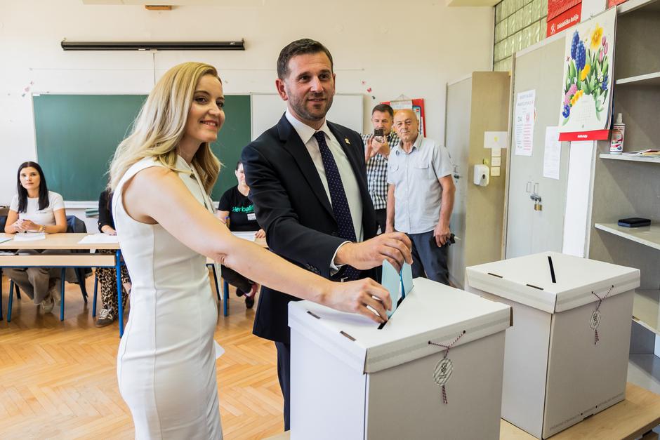 Split: HDZ-ov kandidat za gradonačelnika Tomislav Šuta glasovao u drugom krugu lokalnih izbora