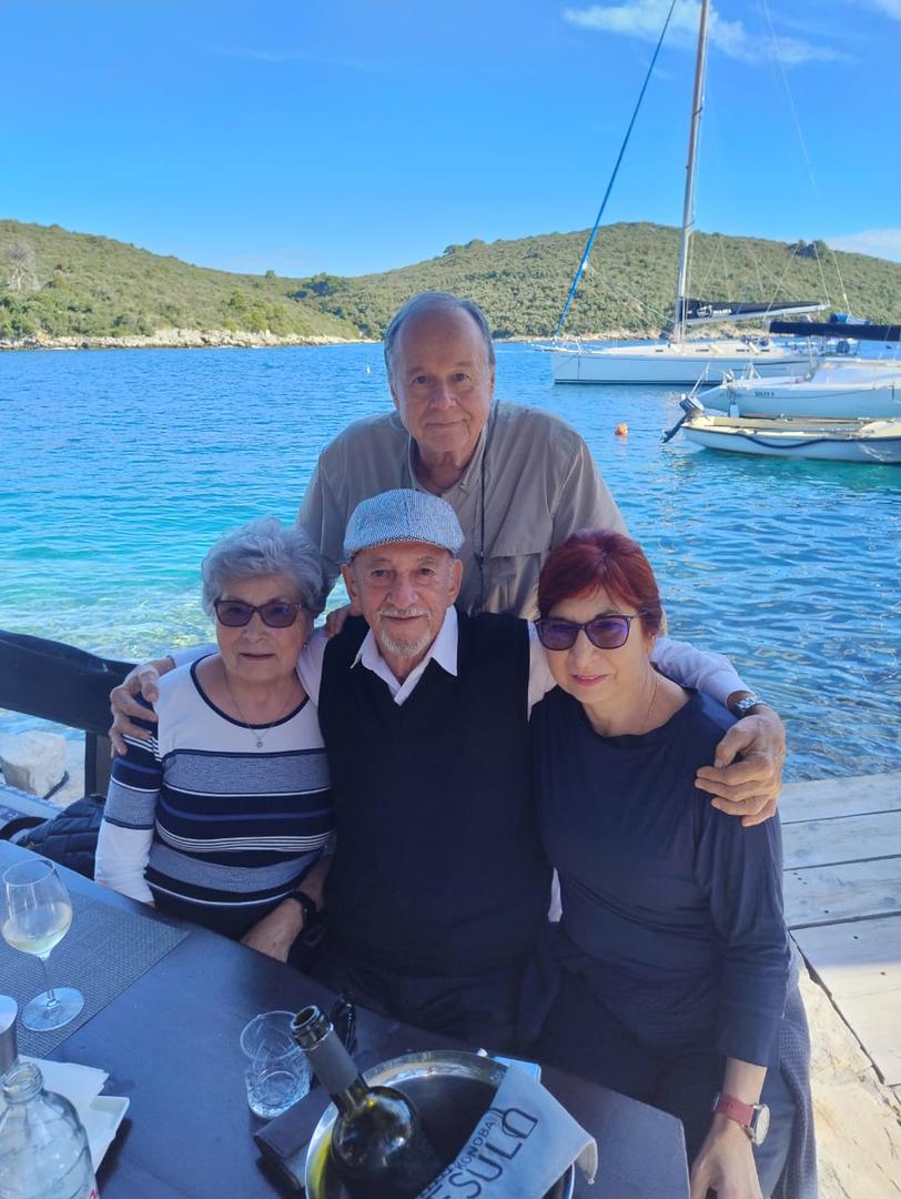 Rođaci Pedro Venturo Markoch i Luis Mendiola Markoch u posjeti rodbini na Šolti.