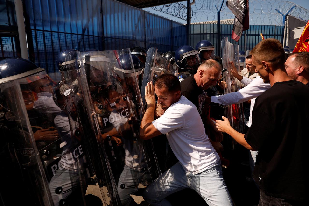 storyeditor/2026-09-16/2026-09-16T114353Z_2086852230_RC2BKNAKE1IO_RTRMADP_3_WARCRIMES-KOSOVO-THACI-REACTIONS.JPG