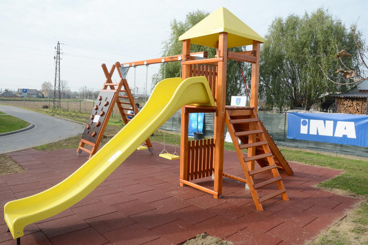 Otvoreno dječje igralište u Gornjoj Gračenici