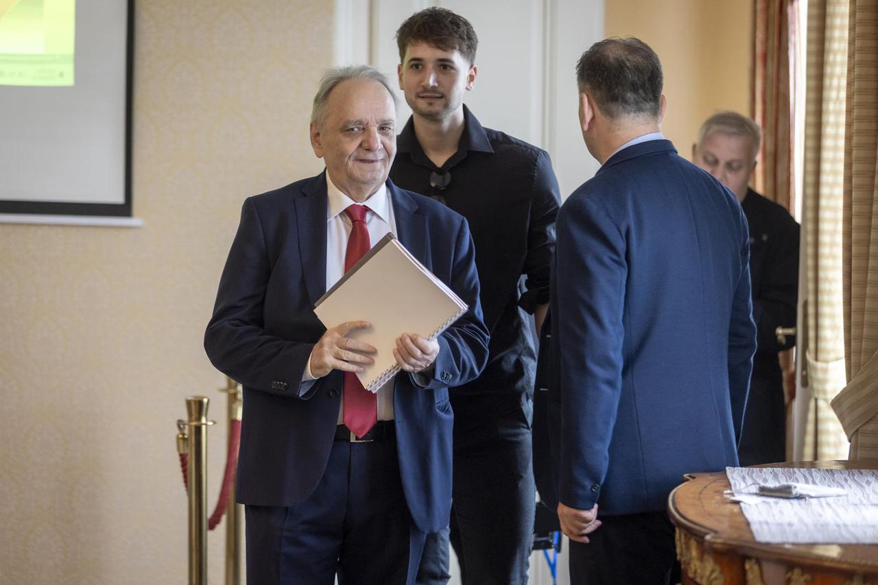 Osijek: Predstavljanje  Branimira Glavaša, nezavisnog kandidata za župana Osječko-baranjske županije