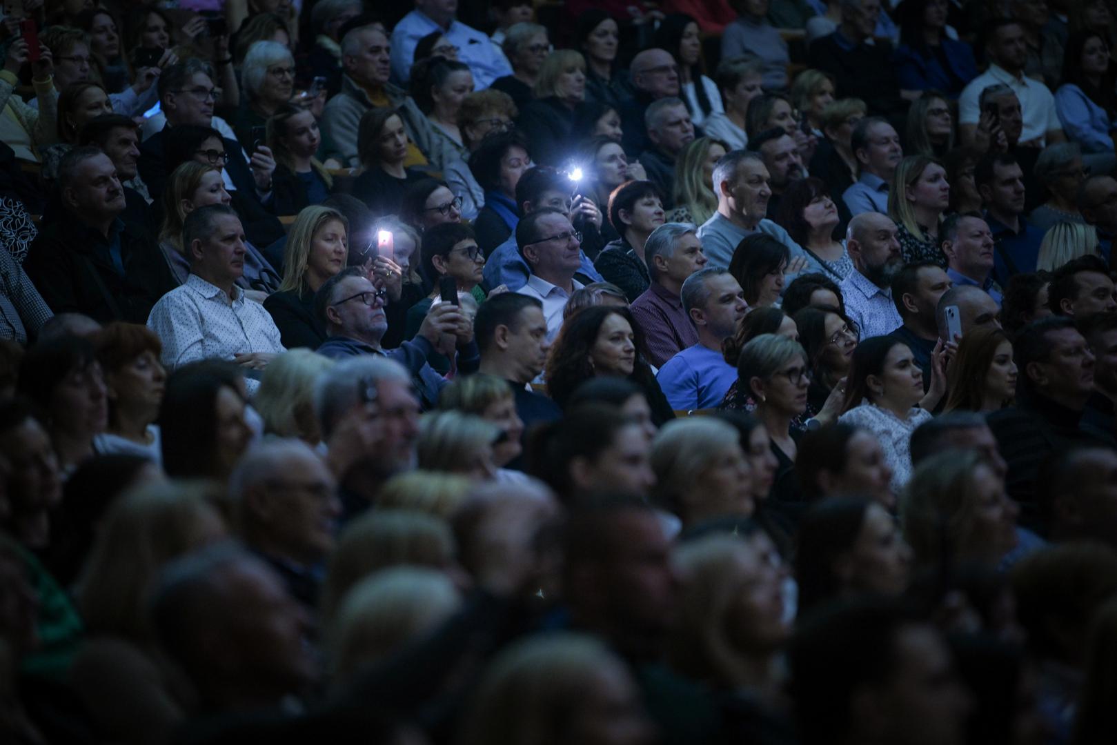 Njegove pjesme nisu samo glazba – one su priče, uspomene, poruke koje govore ono što ponekad ni sami ne znamo izreći. 